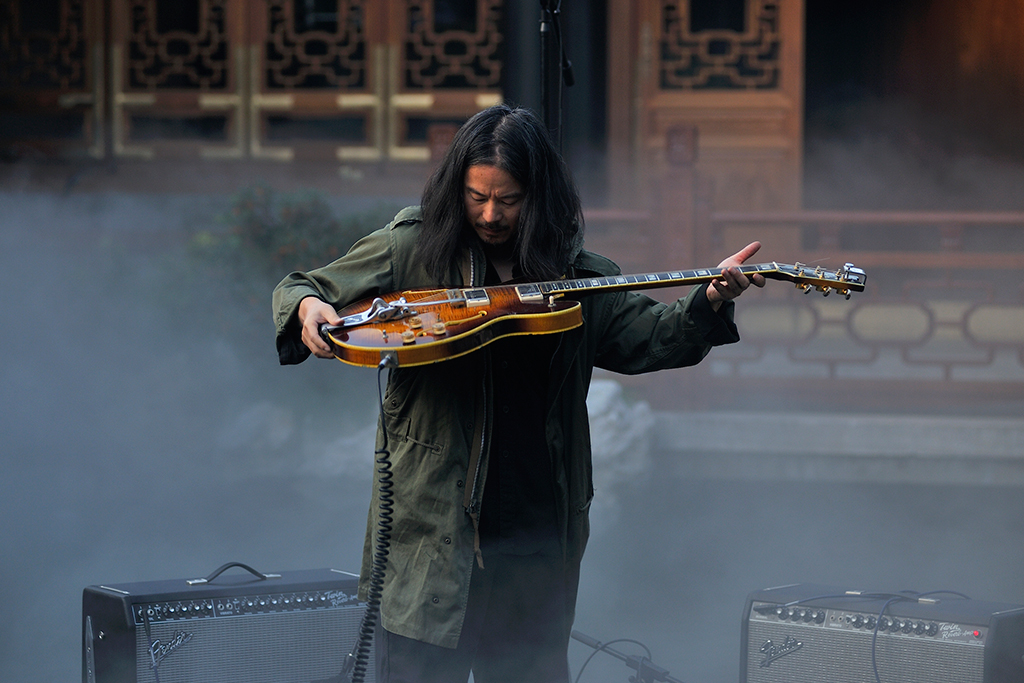 4 “Voluntary Garden”, Performance by Li Jianhong at Fusion Art Center, Photo by Song Xiaohui.jpg