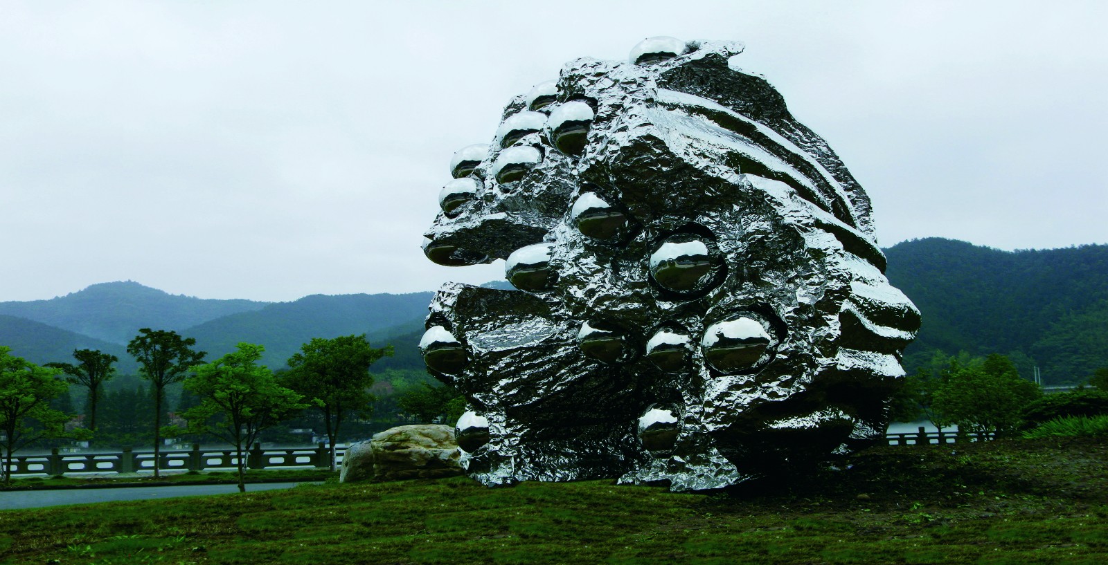 第三届平遥国际雕塑节参展作品《莲说》——曾成钢.jpg