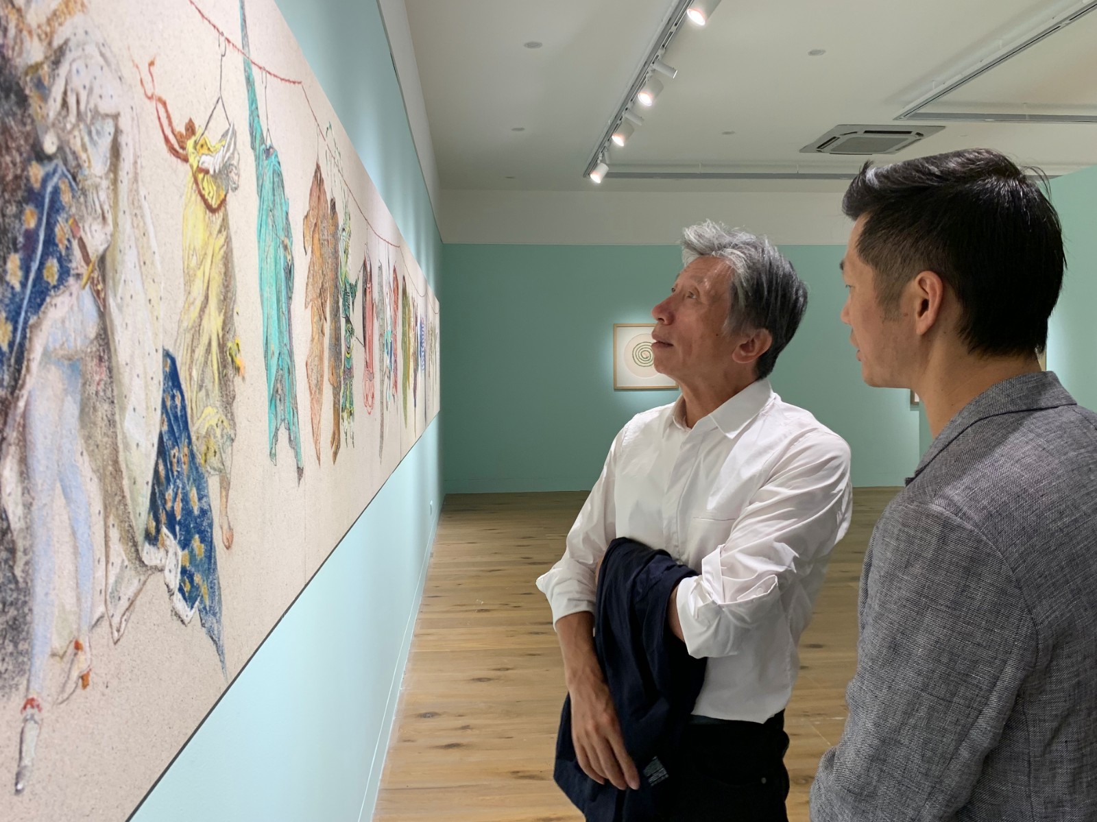 01 Artist Huang Yong introduced his work to Fan Di'an, President of CAFA.jpg