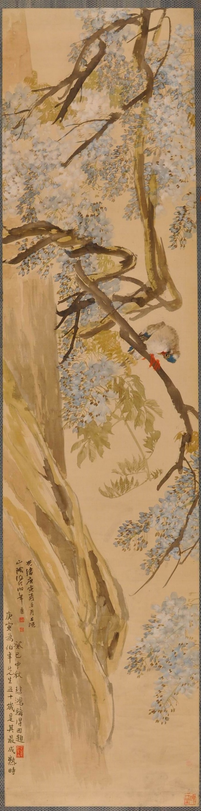 图13、任伯年 《紫藤翠鸟》 绢本设色  195×47.5cm 1890年 ©徐悲鸿纪念馆藏.jpg