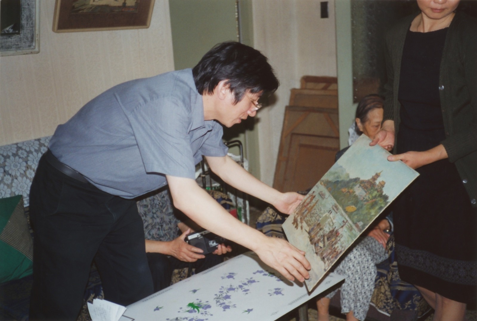 15 In 2000, Mr. Fan Di’an selected paintings for the planning of the “Exhibition to Commemorate the 90th Anniversary of Song Buyun’s Birth”.jpg