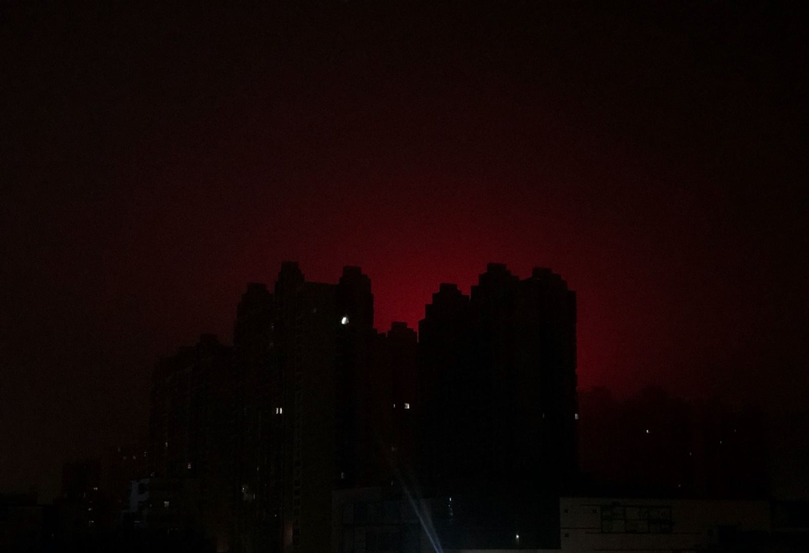 01 南方小城夜景，第一次在异乡住7个月.jpeg