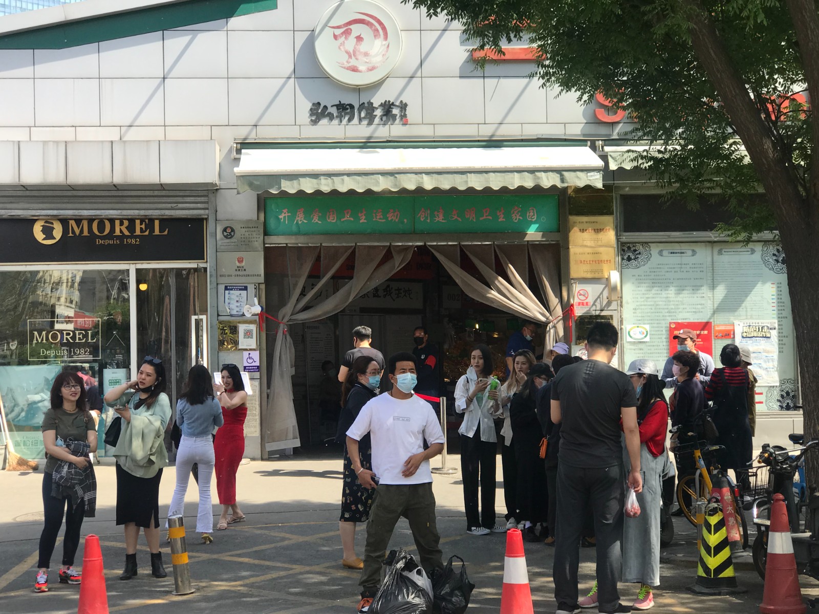 01 Exhibition View of “For People, Food is the First Necessity Qiu Zhijie’s Writing in a Market”.jpg