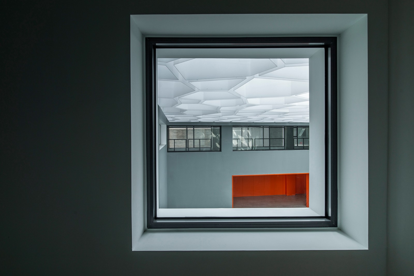 19从二楼窗口看前厅  Front hall viewed from window on the second floor .jpg