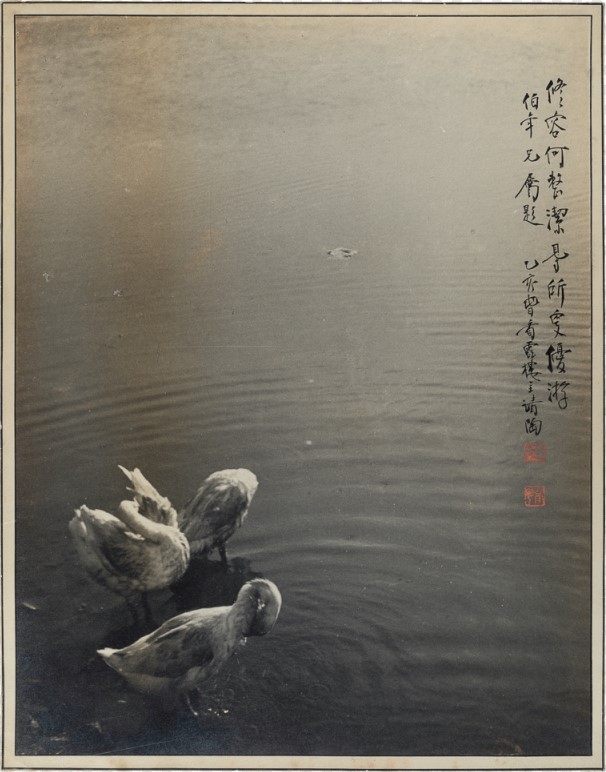 Luo Bonian, “Posing and Washing the Dust”, 1935, Gelatin Silver Print, 37.8×29.7cm.jpg