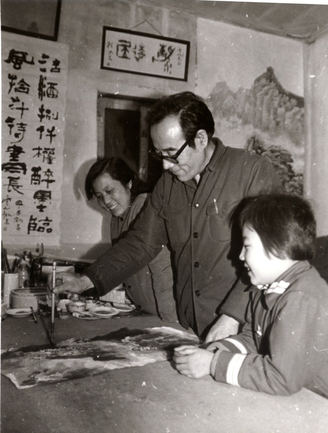 Jizi and his family in 1970s.jpg