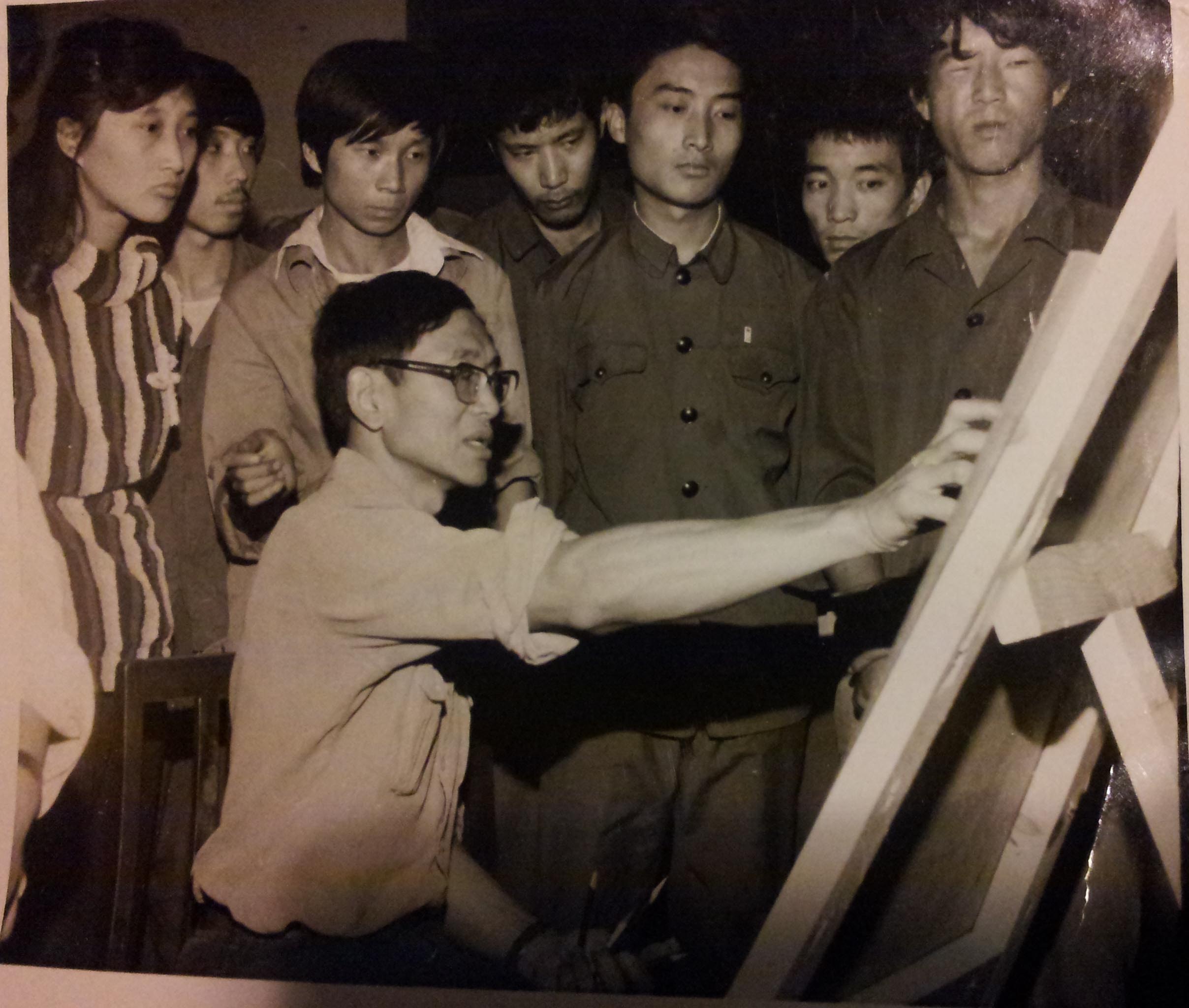 05 Situ Zhaoguang demonstrated painting methods for his students..jpg