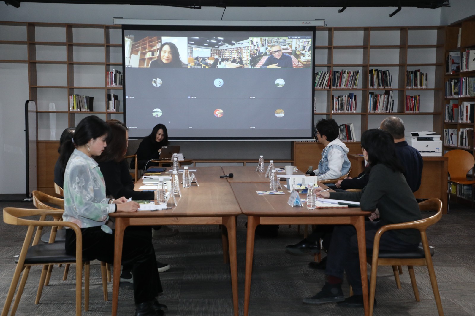 24 A workshop was held on the opening day, where Professor Wu Hung, the executive director of OCAT Institute, and the guest judges engaged the curators in discussing their curatorial proposals online..jpg