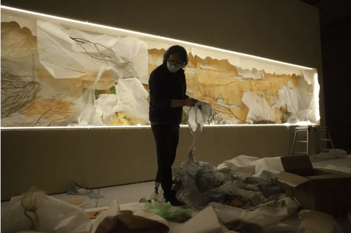 25 Work Shot of Xu Bing for “Xu Bing Found in Translation” at Museum of Art Pudong in 2021.png