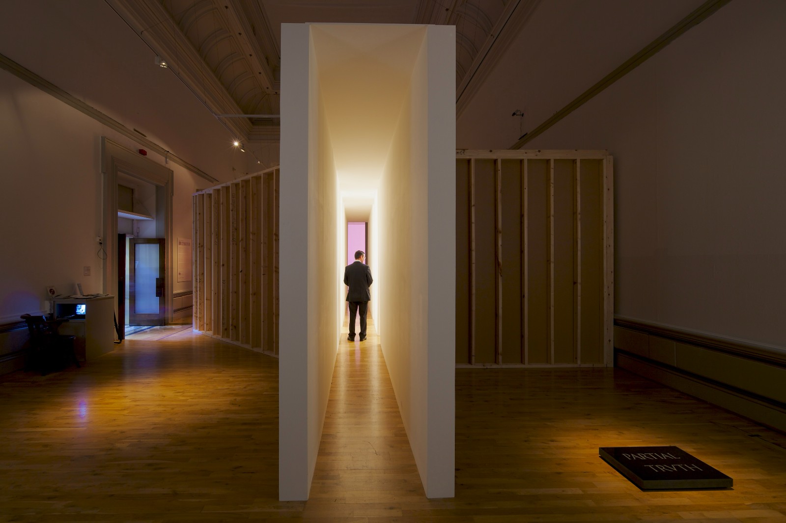 09 Changing Light Corridor with Rooms 1971.jpg