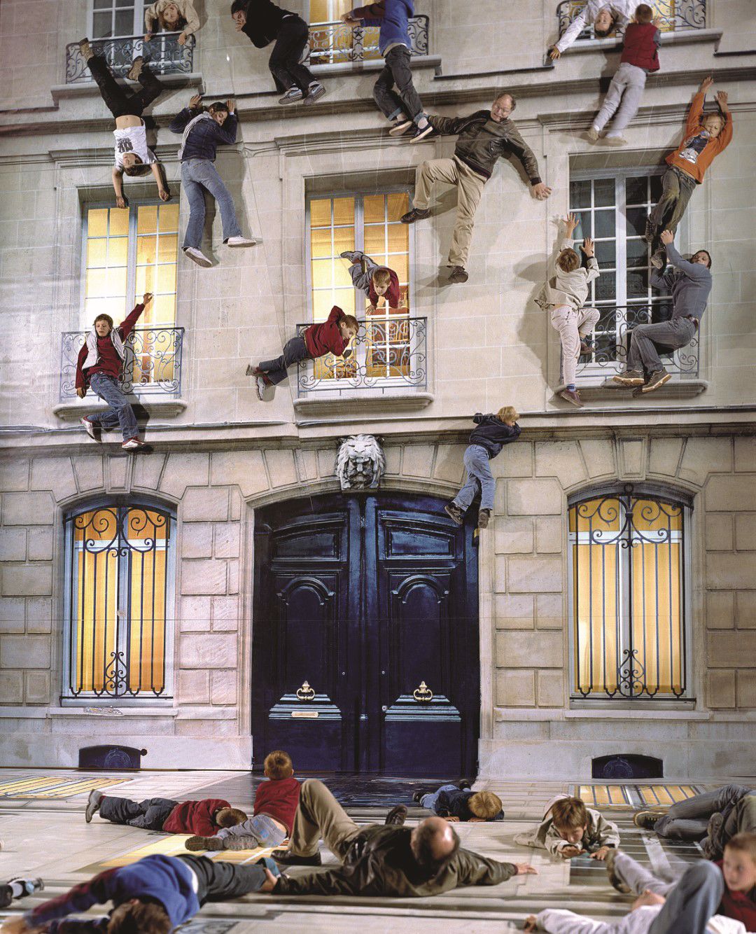 Leandro Erlich, Bâtiment, 2004, Nuit Blanche, Paris, France.©Leandro Erlich Studio.jpg