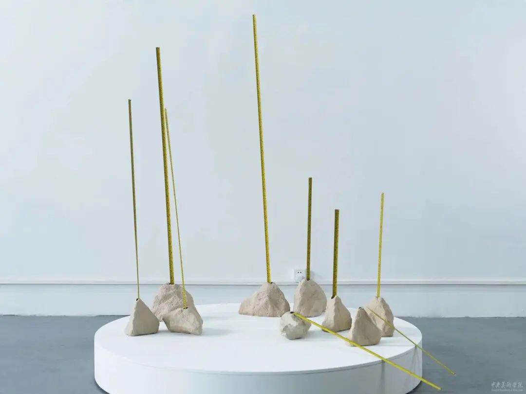 06 Jin Yu, “Scale”, 180cm×180cm×200cm, mechanical device, tape measure, ceramics.jpg