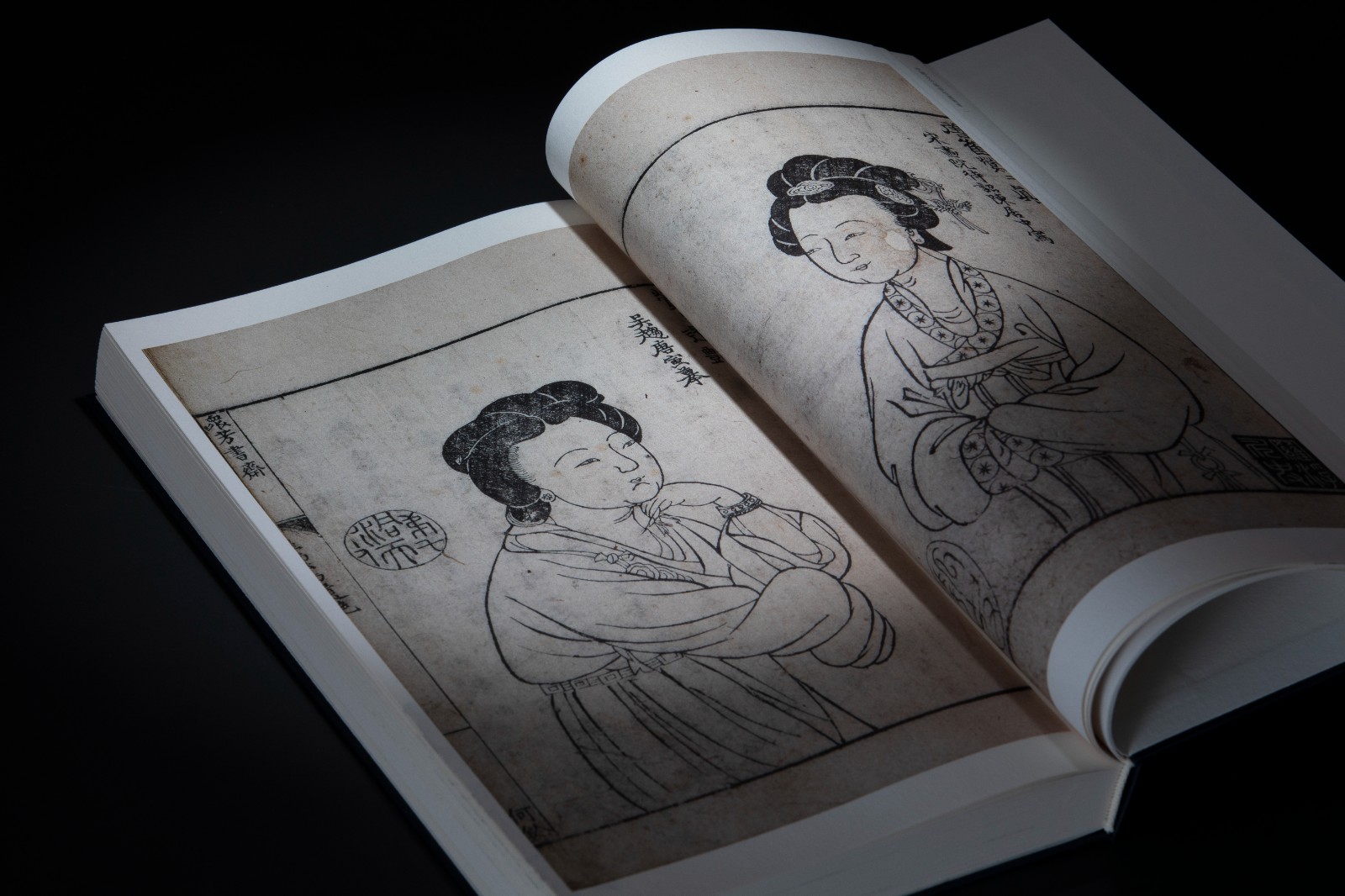 04 In the third year of Longqing Reign, Ming Dynasty (1569), Zhongfang Study, Zeng Bian Hui Zhen Ji 增编会真记.jpg