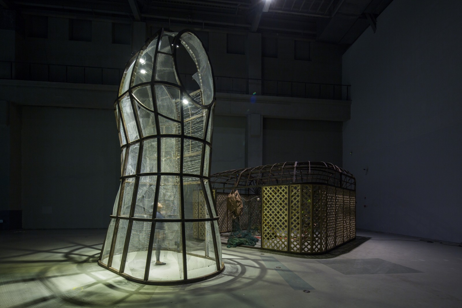 La Jardin 2017, Iron structure, cast iron fountain, fishing net, fabric, water, 600x500x320cm, 380x230x550cm, Courtesy of the Power Station of Art ©Shen Yuan, ADAGP, Paris, 2022.jpg