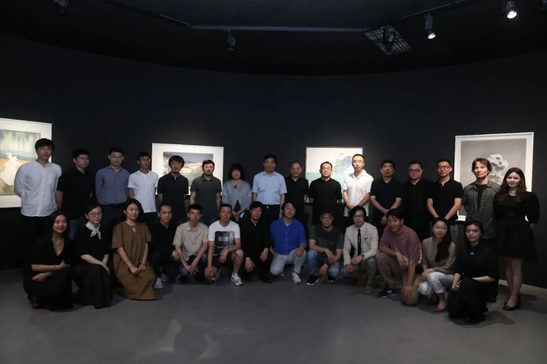 56 “第四代：图像与媒介——中国水印木刻青年计划 · 2021年度展”开幕式合影，亚洲艺术中心（北京），2021年  .jpeg