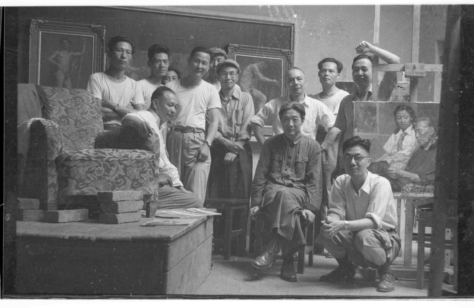 12 1953年，徐悲鸿与江丰等合影（戴泽相机拍照，扫描底片）_copy.jpg