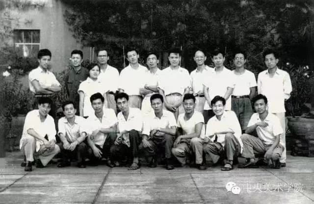 6.1963年，油研班同学毕业合影，前排左二为钟涵，后排右三为李化吉.jpg