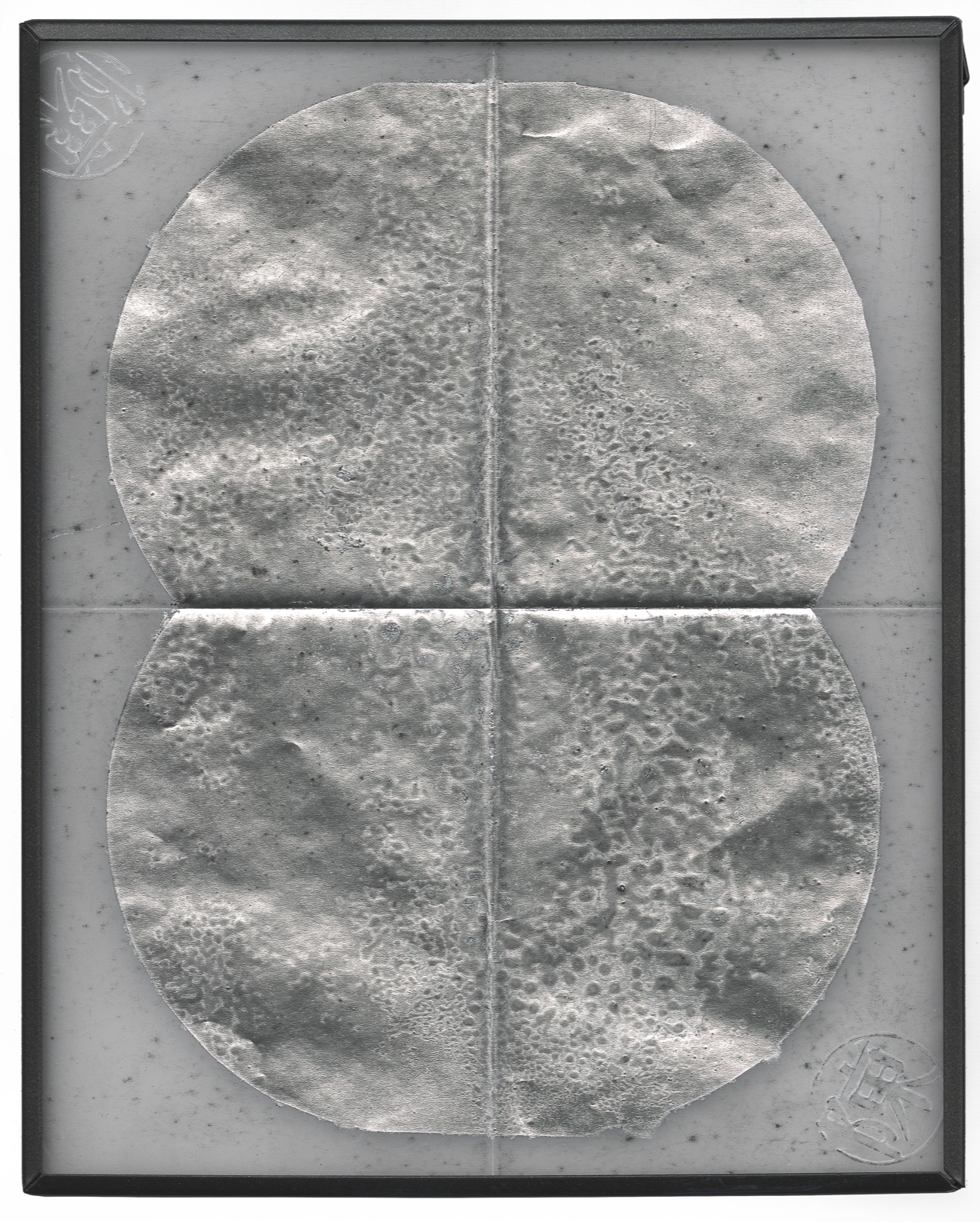 陈文骥 Chen Wenji, 202212XH3, 2022, 金属相框、硫酸纸上喷罐漆 Metal photo frame, spray paint on sulfuric acid paper, 25x20cm.jpg