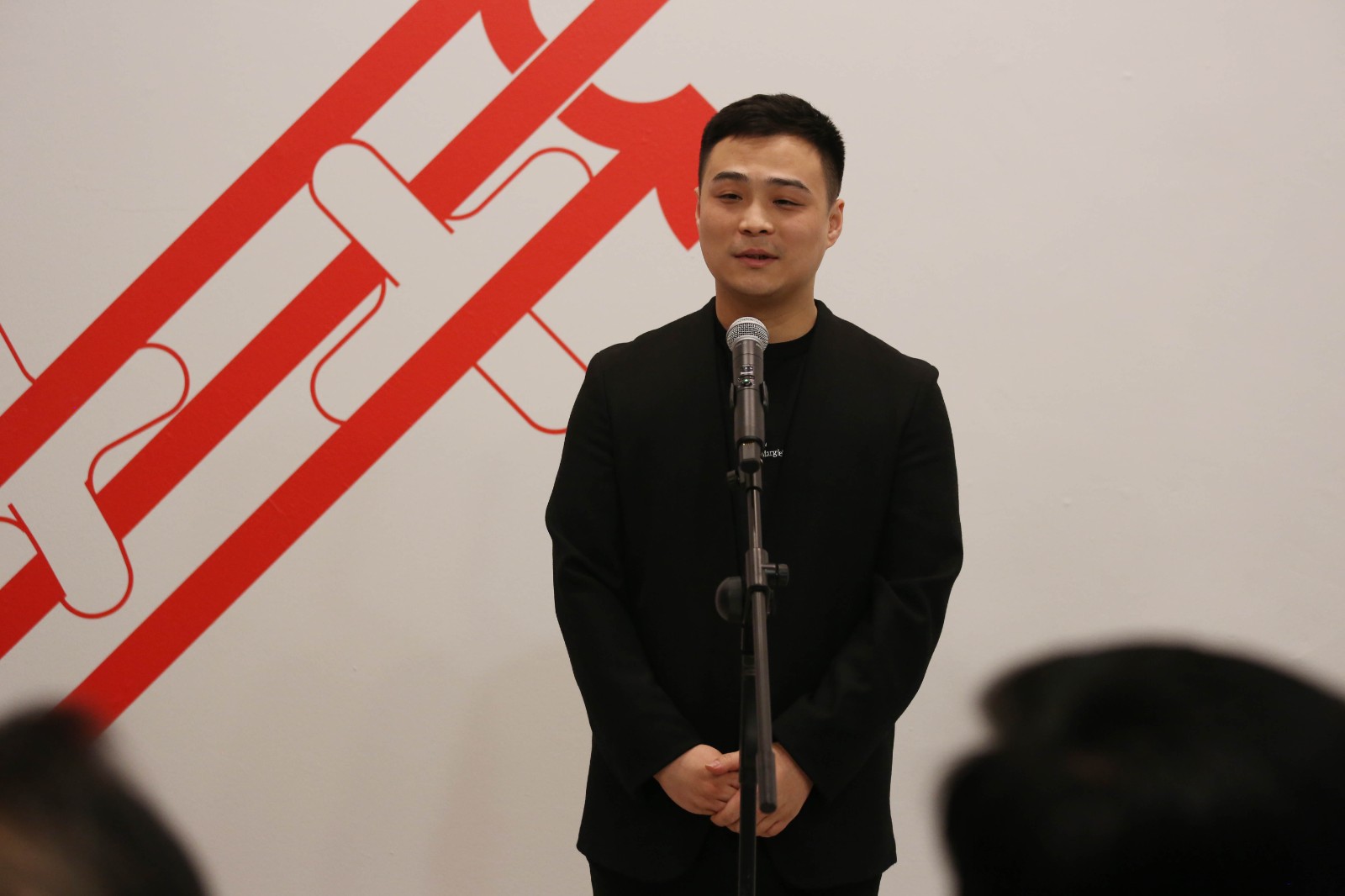 09 Huang Shan, a newly recruited teacher from the Department of Sculpture, spoke at the opening ceremony..jpg