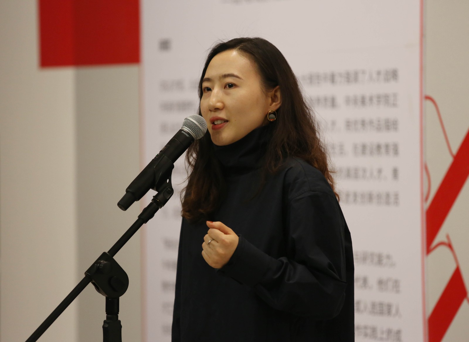 11 Being a representative of the newly recruited teachers, Li Beike from the School of Design, spoke at the opening ceremony..jpg