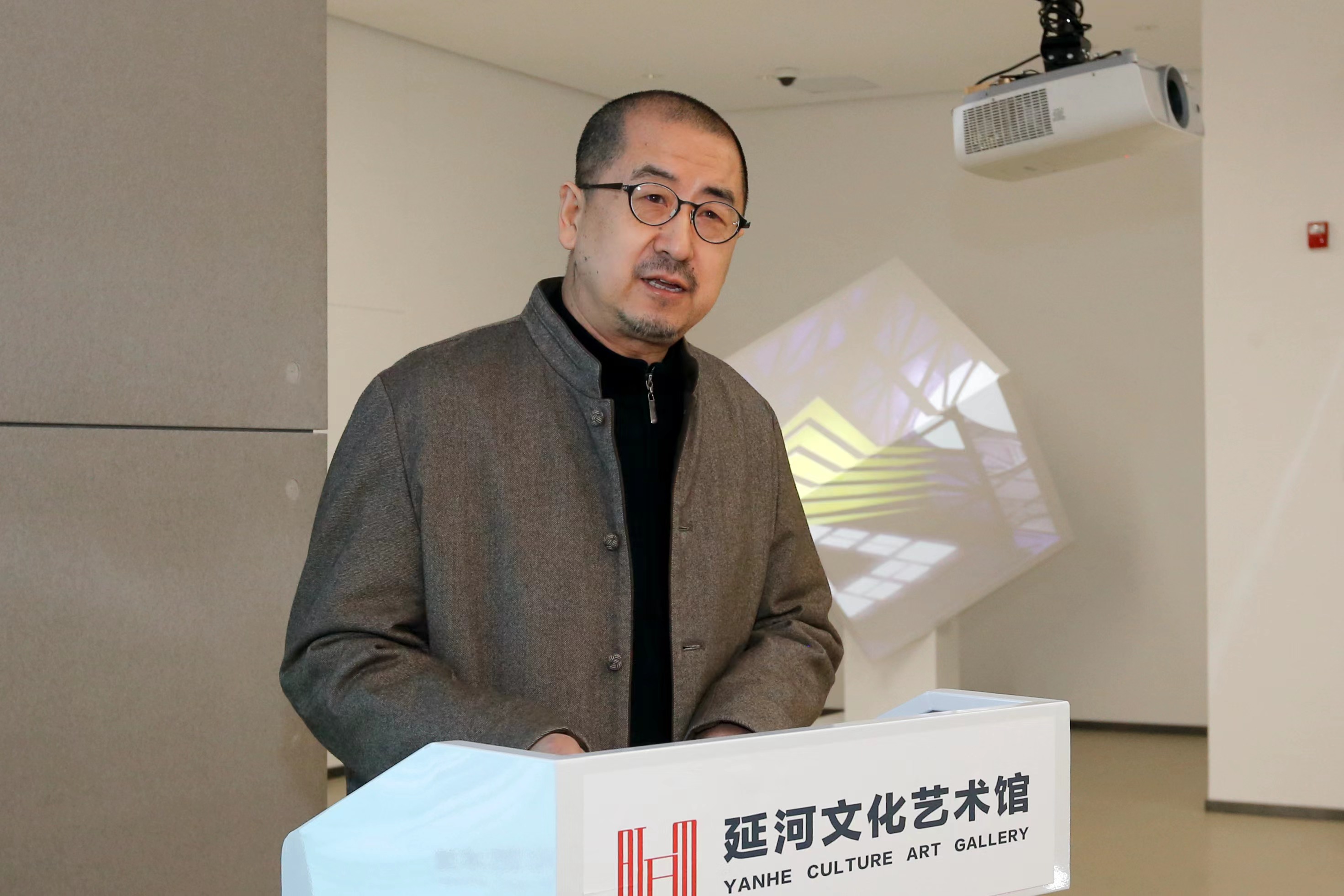 北京理工大学设计与艺术学院院长、延河文化艺术馆馆长杨建明开幕致辞.jpg