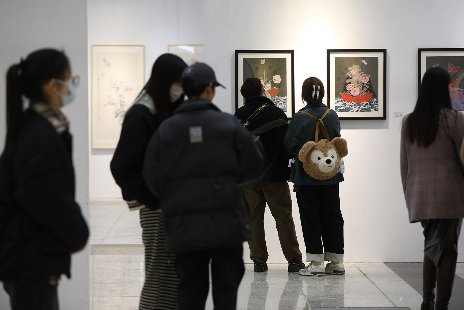 8 开幕日观展现场.jpg