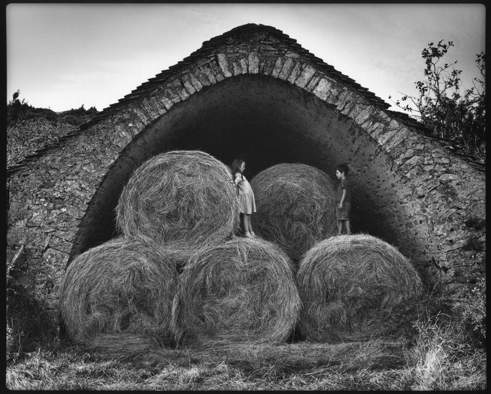 Émilie Quentin et Charles-Antoine Depardon, Caubel, Sainte-Eula_x005f_x005f_x0002_lie-de-Cernon, Aveyron, 1992. ©Raymond Depardon, Magnum photos.jpg