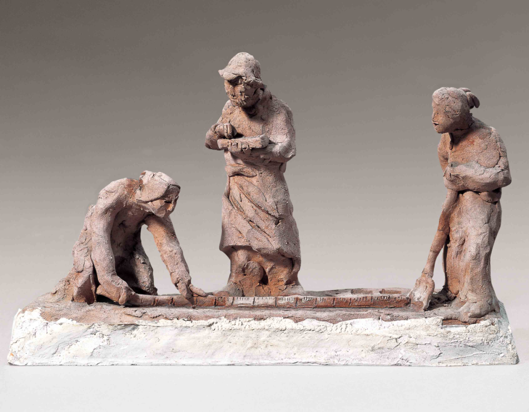 10 Measuring The Land by Liu Shiming (I949), Pottery, 24.3×7.3×14.5cm.png