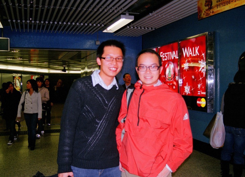 Pak Sheung Chuen and  his friend (left) at the Kowloon Tan MTR station.jpg