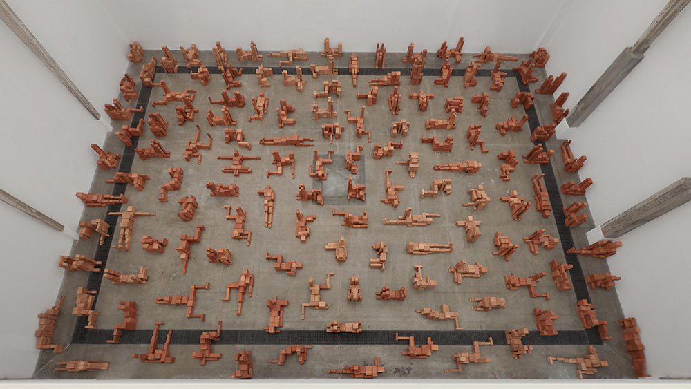 01 Antony Gormley - Body Buildings, Galleria Continua, Beijing, China 2024–25. Resting Place II, 2024, terracotta, 132 figures, dimensions variable. Photograph by Huang Shaoli..jpg